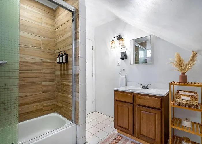 Spacious 3 Bedroom Apt, 5 Min From Wrigleyville Apartment Chicago