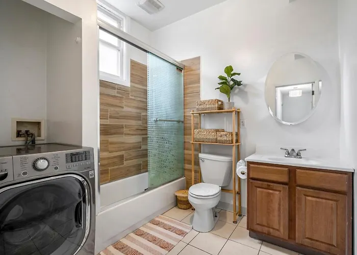 Apartment Spacious 3 Bedroom Apt, 5 Min From Wrigleyville *